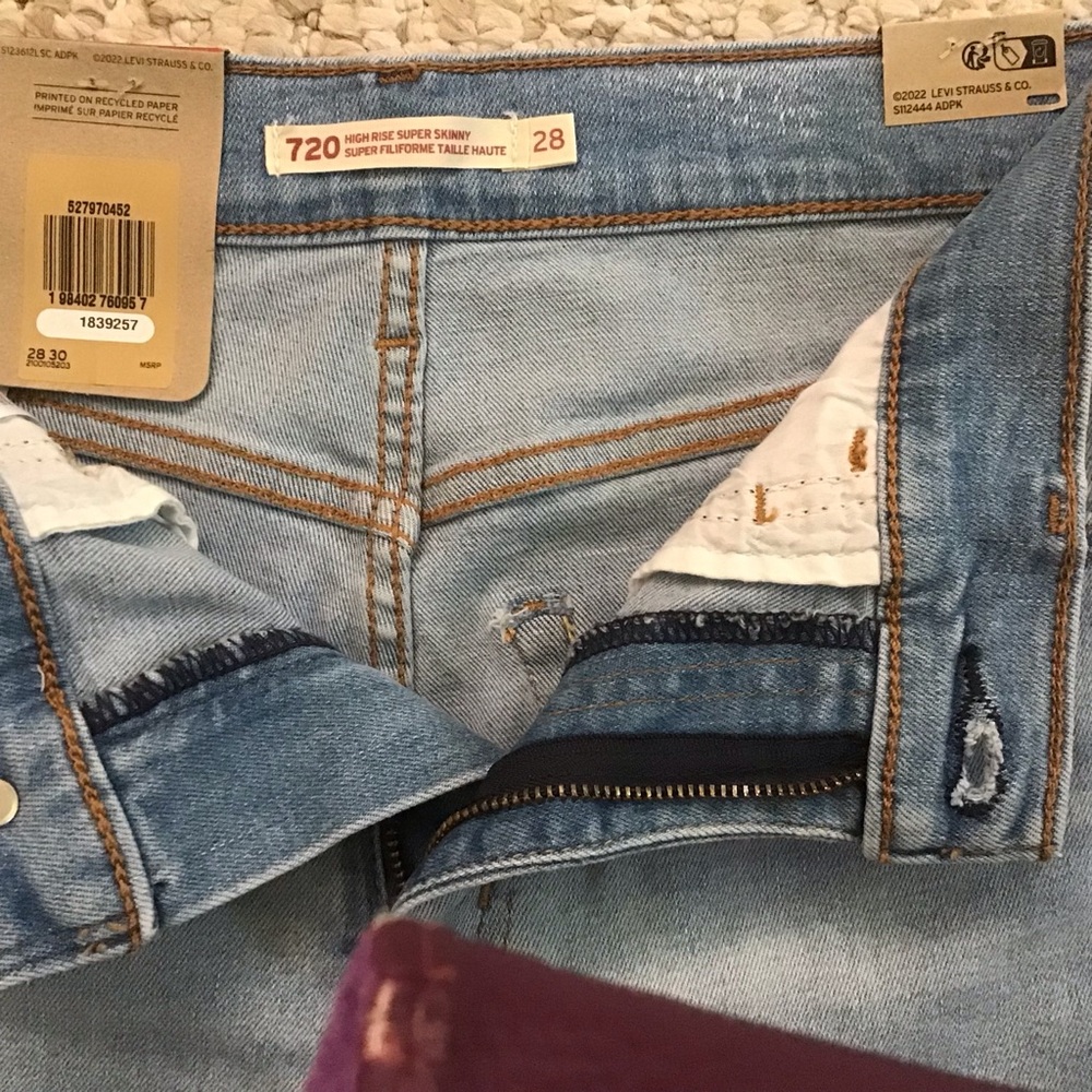 Levi's Women's 720 High-Rise Super Skinny Jeans Light Wash - Picture 4 of 8